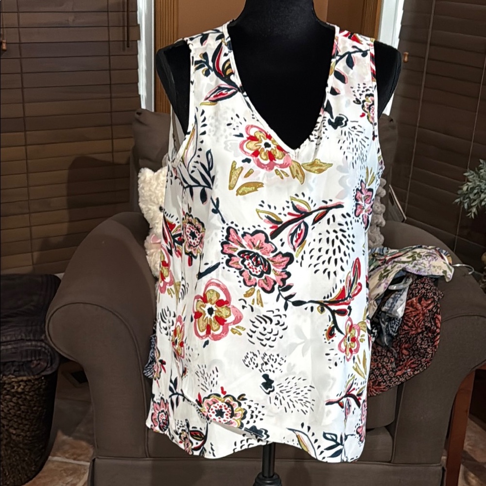 Floral Sleeveless Top - Picture 1 of 4